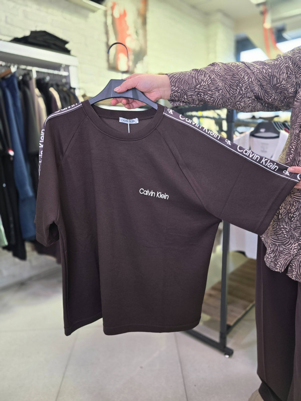 ست تیشرت و شلوار Calvin Klein رنگ قهوهای